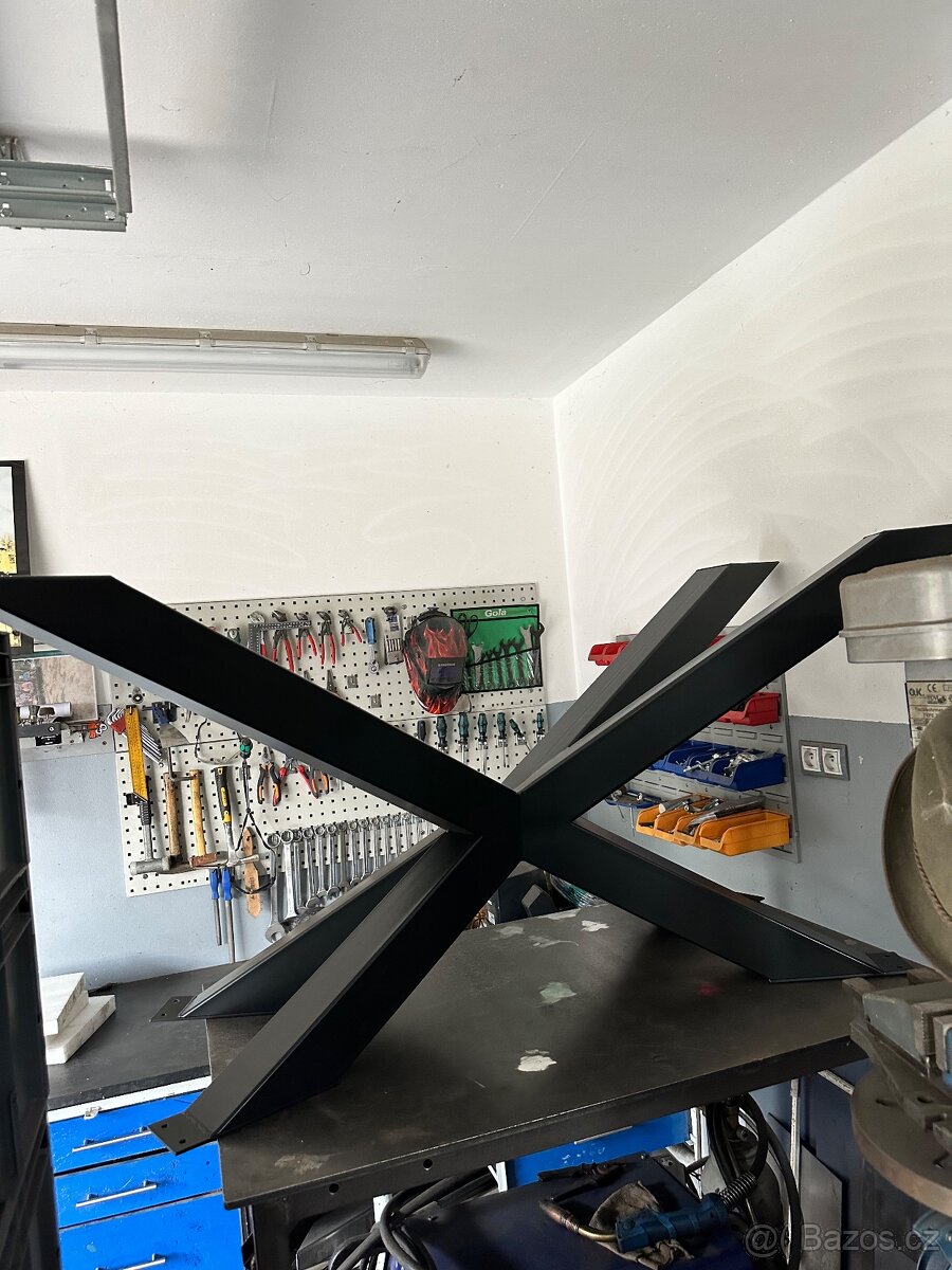 Kovové podnože - 16