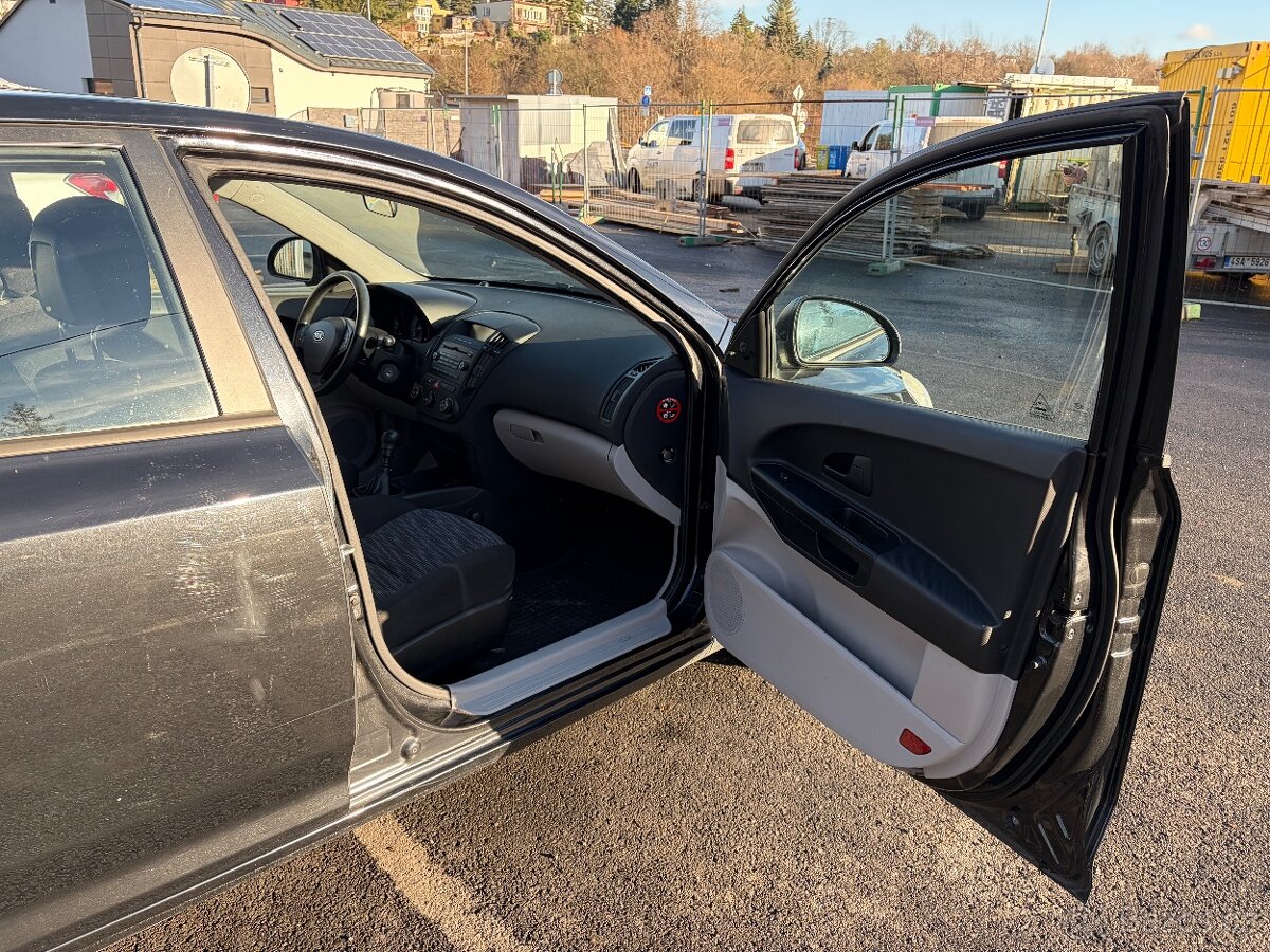 Kia Cee´d, 1,6 CRDi 84kW, 1. MAJITEL - 16