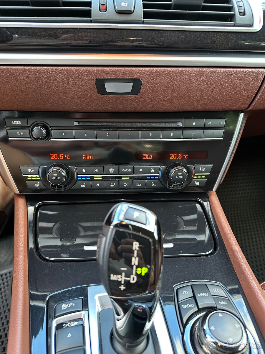 BMW 530d GT xDrive 2012 výborný stav - 16