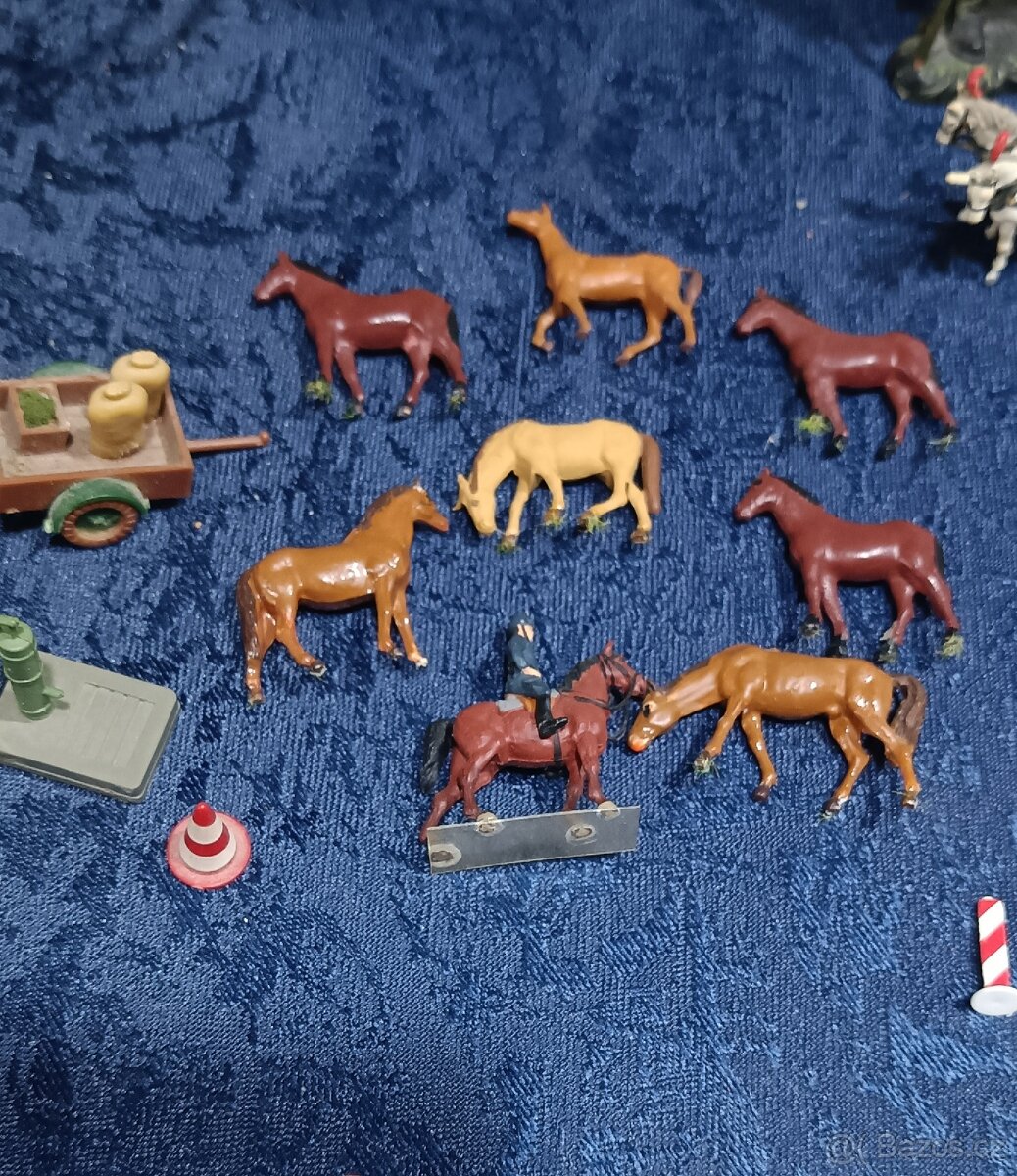 Figurky -miniaturní vel. - 16