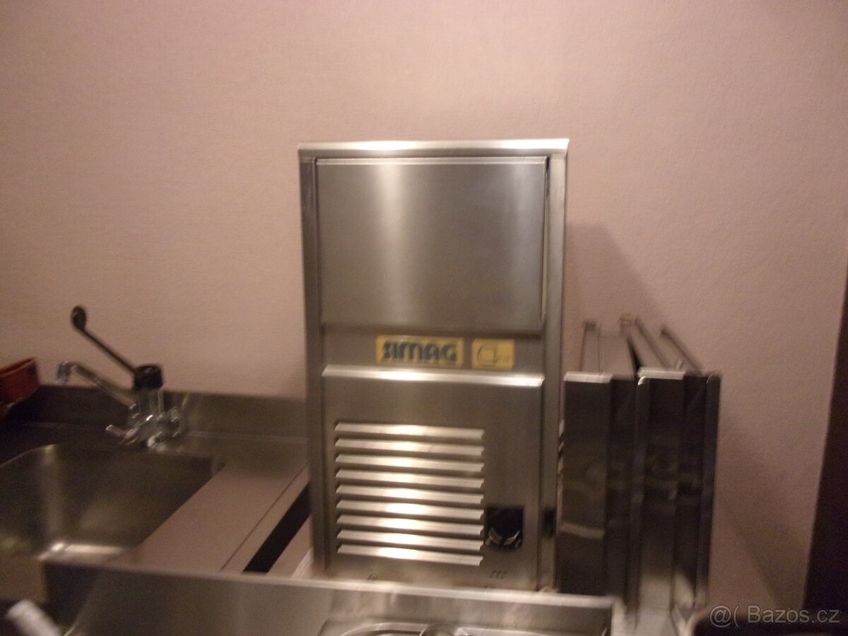 NEREZOVÁ PROFESIONÁLNÍ KUCHYNĚ - 16