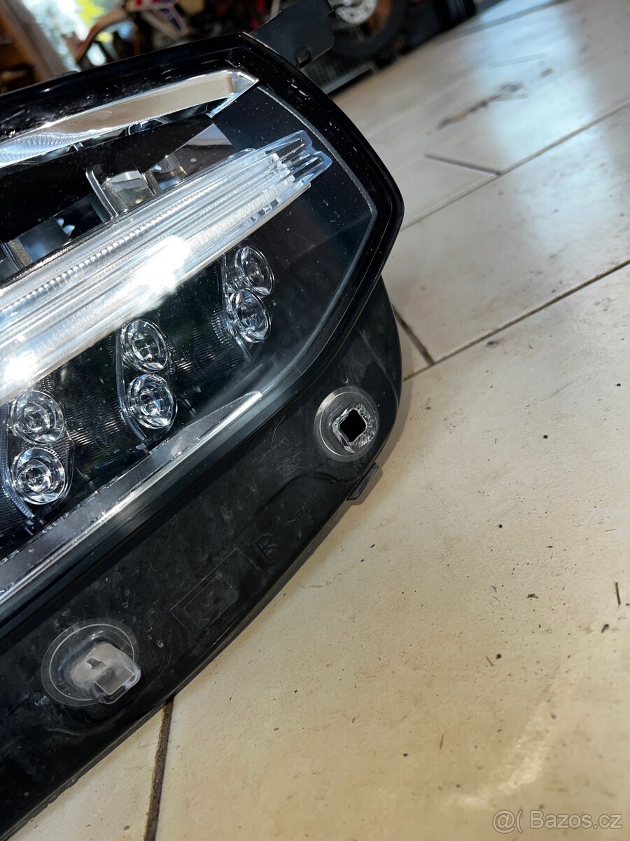 světla volvo xc90 II - 16