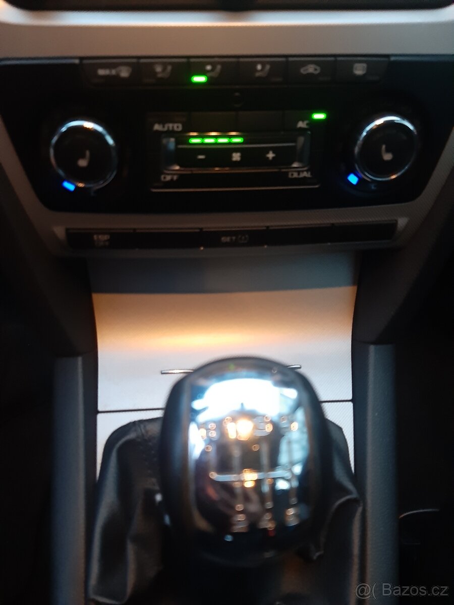 Škoda Octavia Combi II Facelift 2.0 TDI Navig. 2x sada pneu - 16