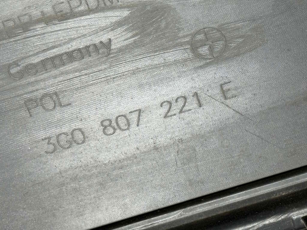 VW PASSAT B8 FACELIFT - náraznik 4xPDC - LB7R - 3G0807221E - 16