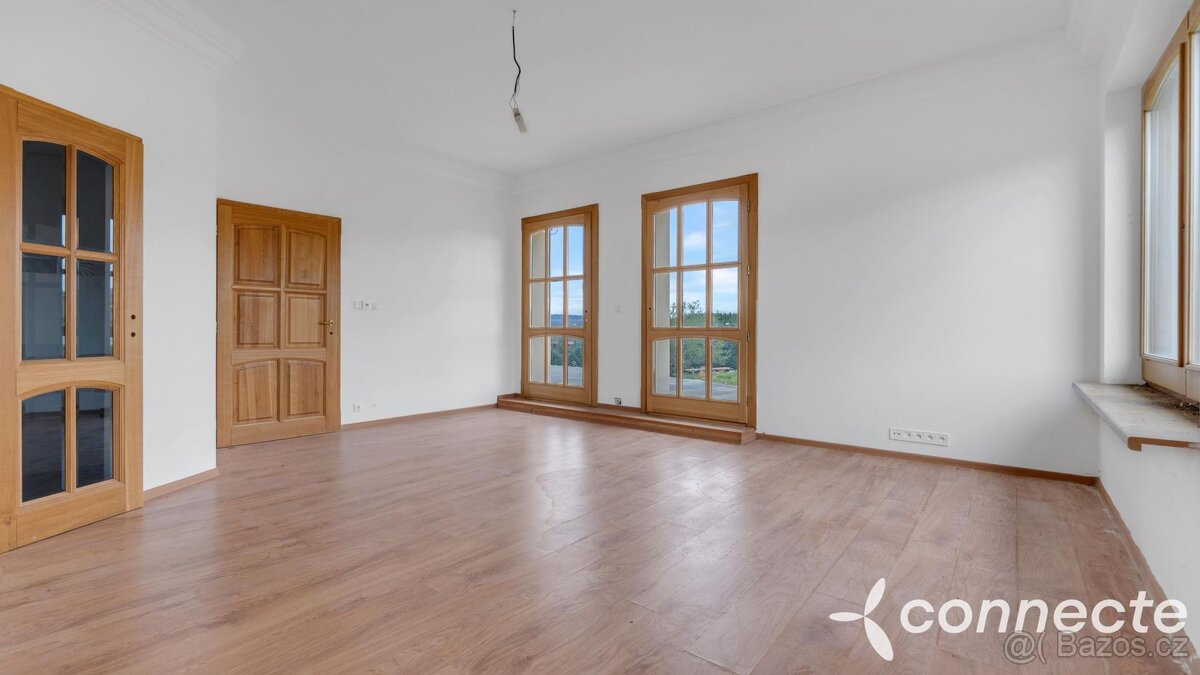 Velkorysý dům 9+kk s užitnou plochou 697 m2 Bezděkov u Žatc - 16