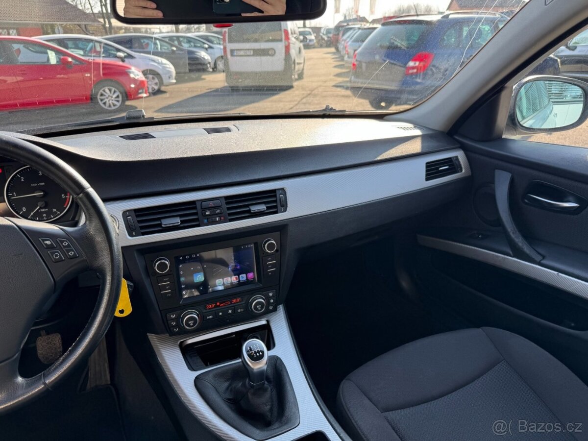BMW Řada 3 Touring 318d - 16