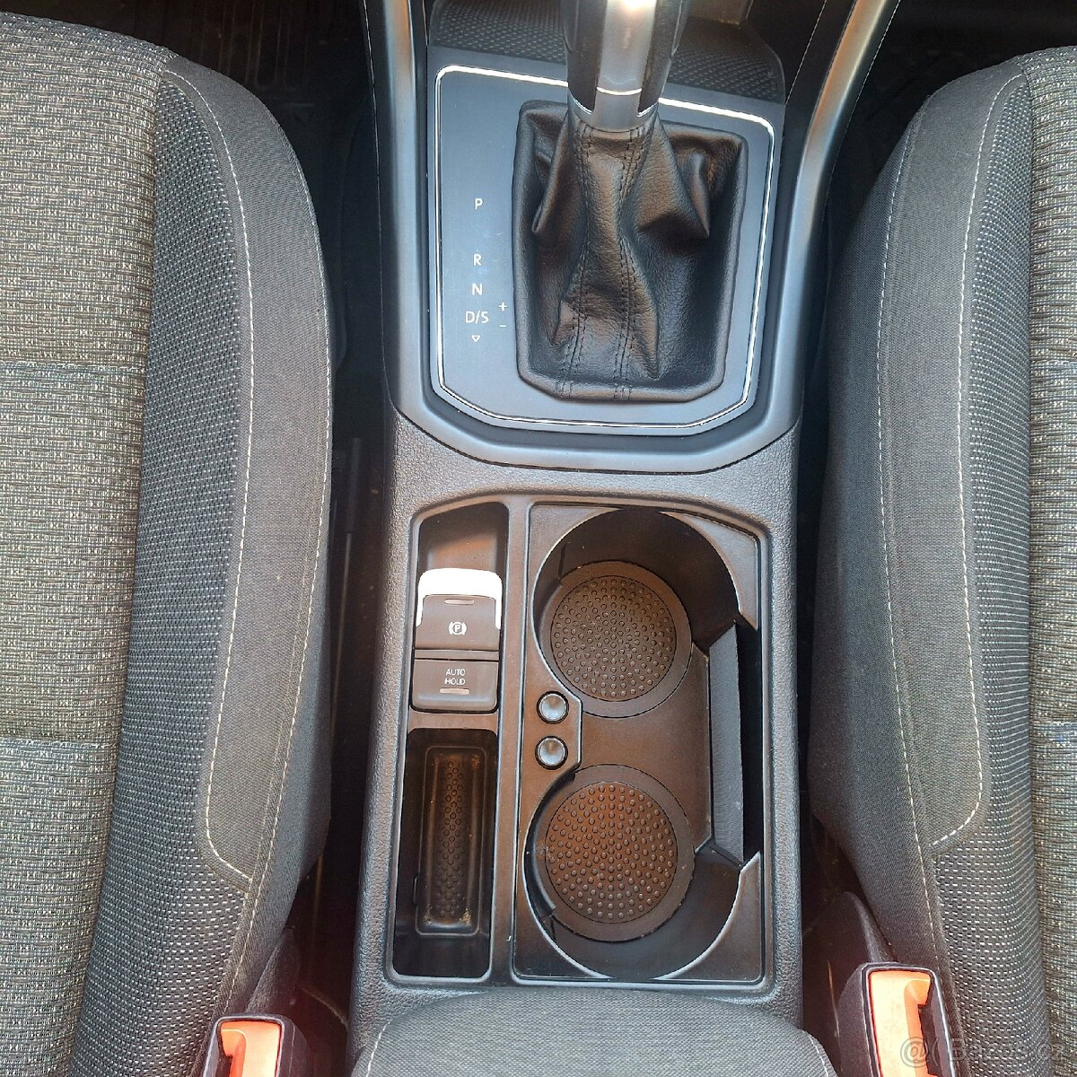 VW Touran (5T1), 7-místní, 09/2016
- 16