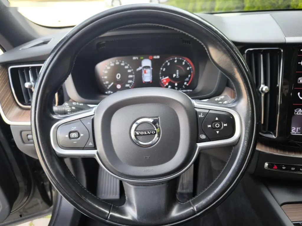 Volvo XC60, 2.0i B5 AWD Momentum Pro - 16