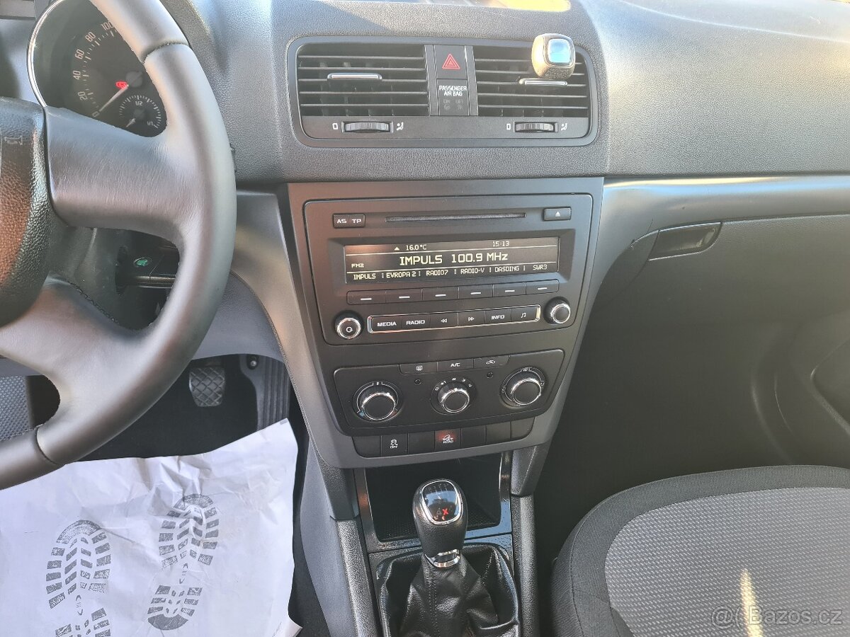 ŠKODA YETI 2.0 TDi 81-KW 4x4 RV 2013 SERVISKA 156TKM 1.MAJ. - 16