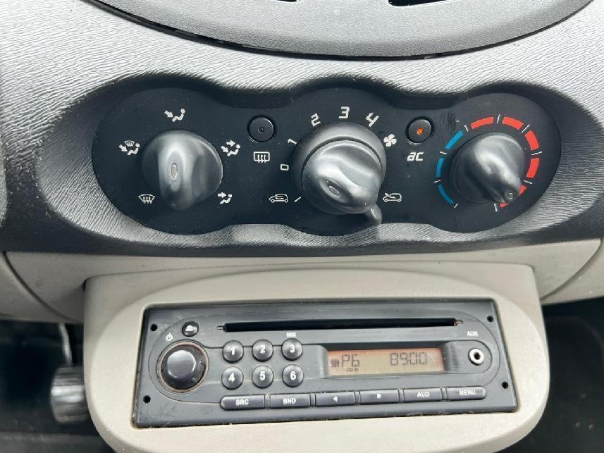 RENAULT TWINGO 1,2i RV 2009 NAJ 119,KLIMA,ZA 39000 KČ - 16