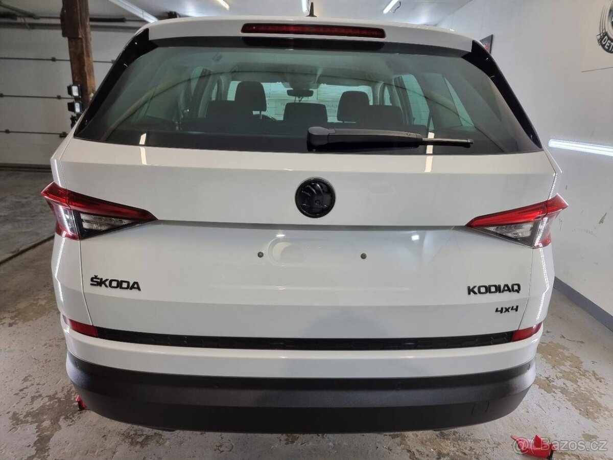 Skoda cerny znak cerne loga emblemy - 16