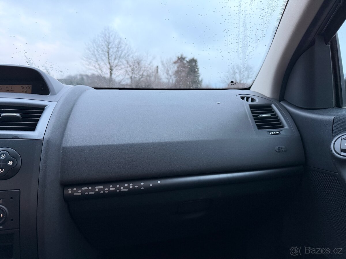 Prodám Renault Megane 1.6 benzín - 16