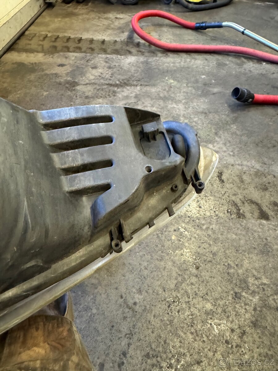 Peugeot 308, předek kód barvy KTV - 16