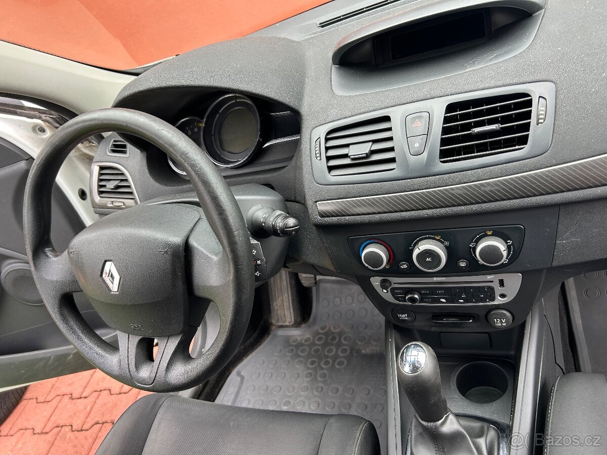 Renault Mégane 1.6 74kw r.v.2013 ČR 1maj, po servisu 40000kc - 16