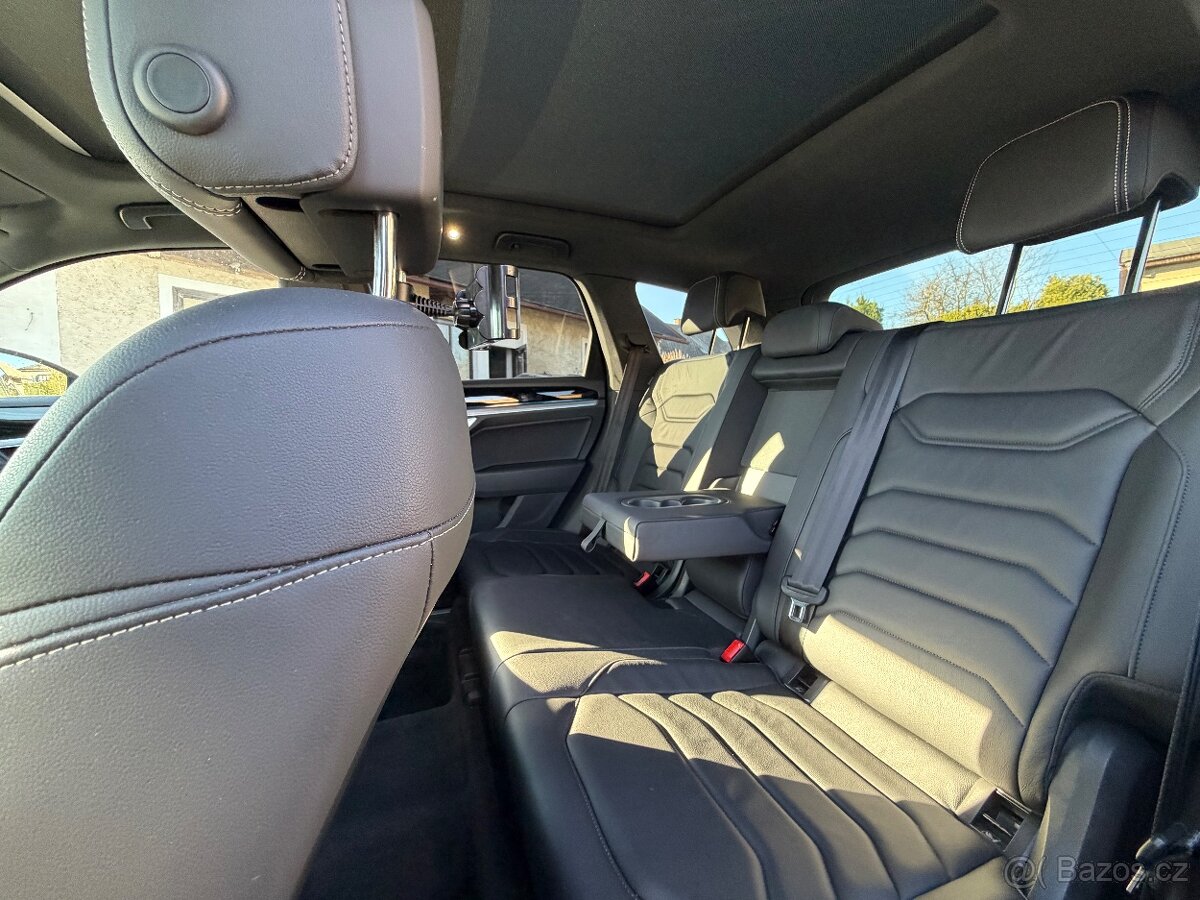 VW Touareg 3.0TSi V6 E HYBRID 2022 - MAX VÝBAVA - DPH - 16