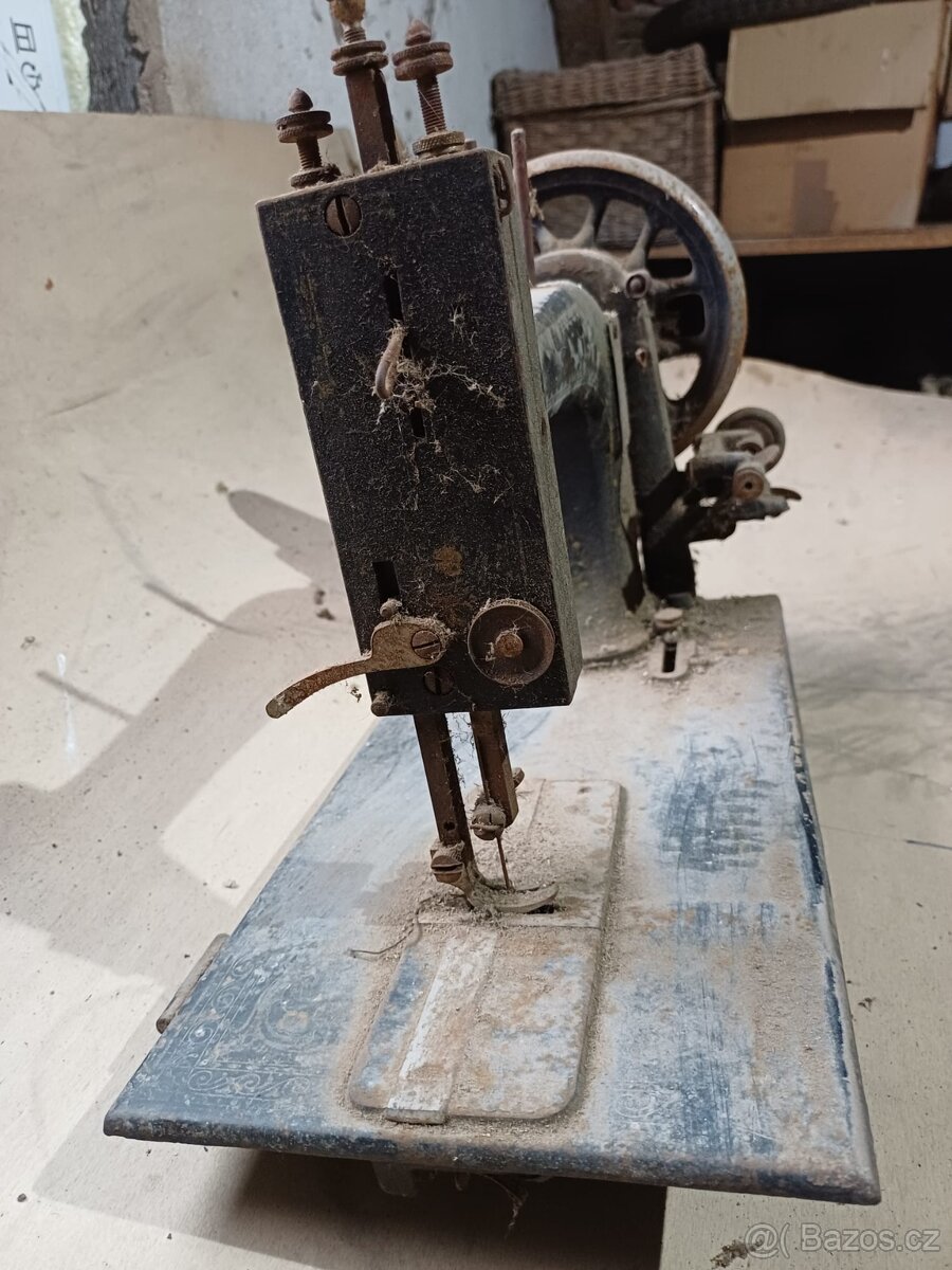 staré šicí stroje k renovaci - 16