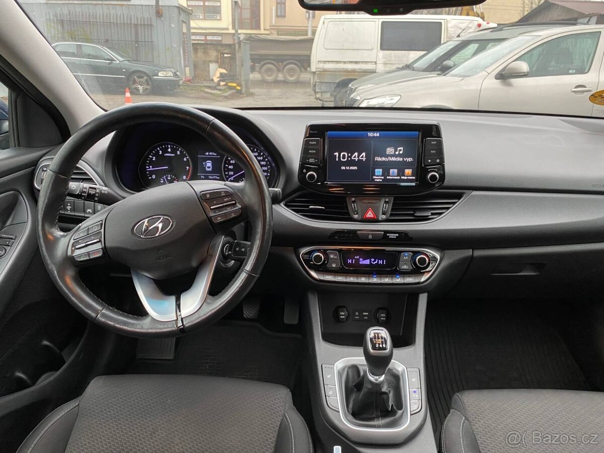 Hyundai i30 Fastback, Hezká výbava - 16