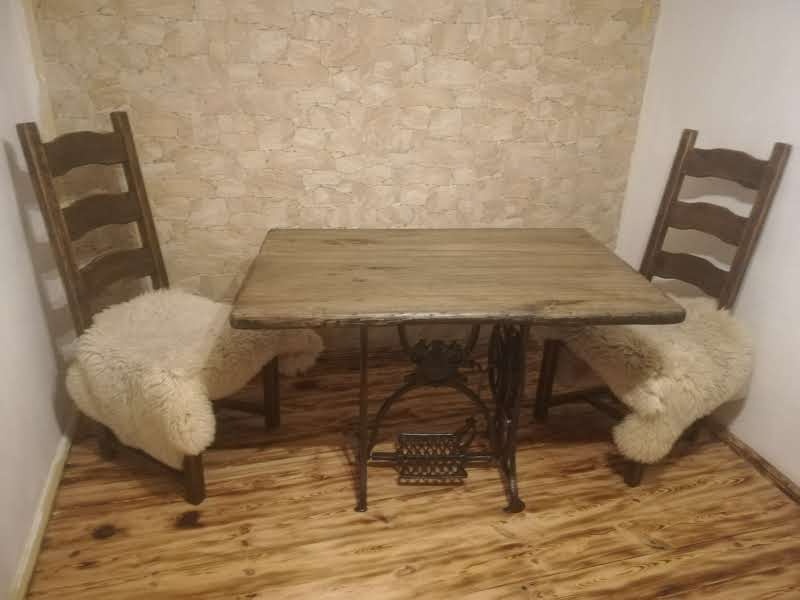 Jídelní stůl pro 4 osoby - MASIVNÍ DŘEVO- BŘÍZA - 16