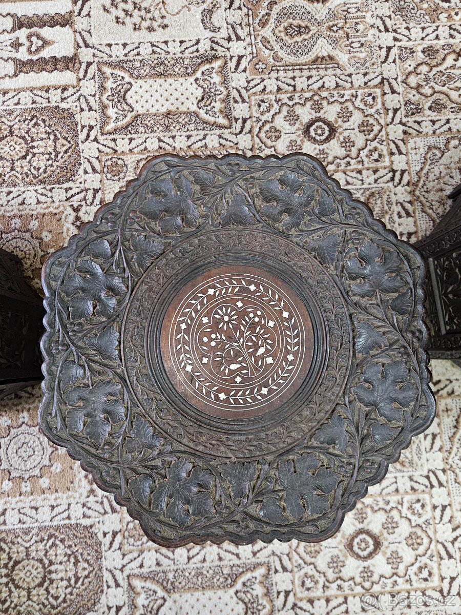 Starožitný vyřezávaný paraván se stolky - 16