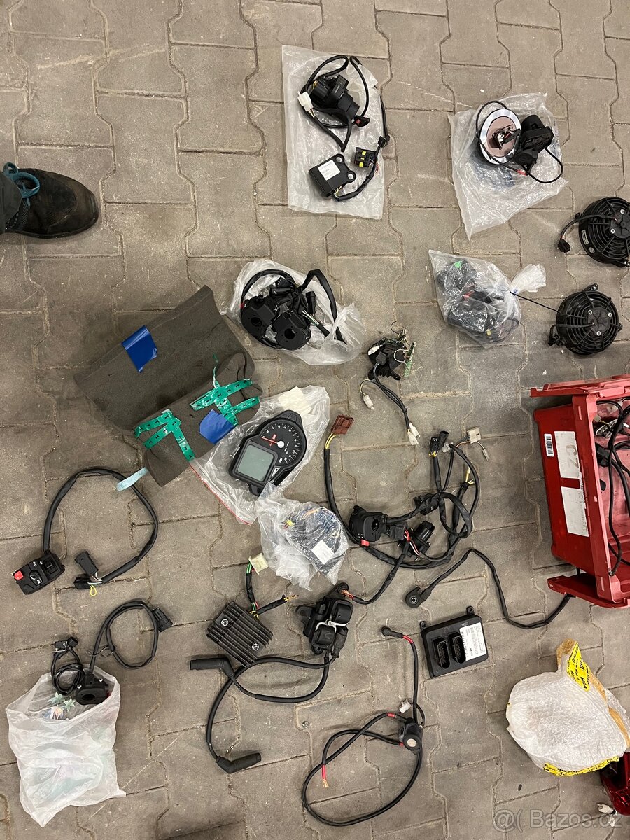 Aprilia rsv 1000r náhradní díly, carbony atd - 16