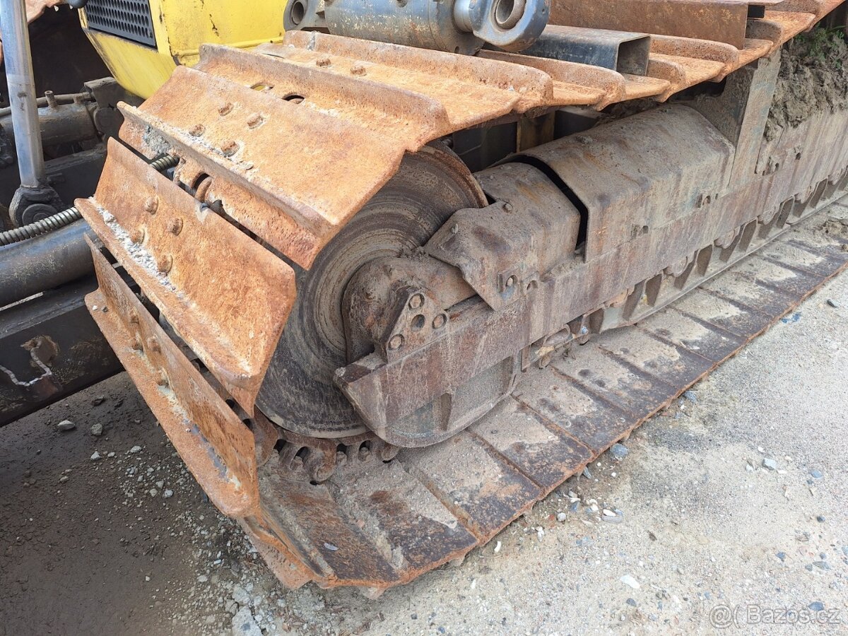 NEW HOLLAND D150 - 16