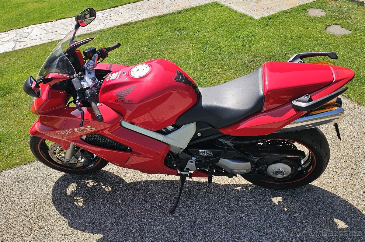 Honda VFR 800 VTEC RC46 - 16