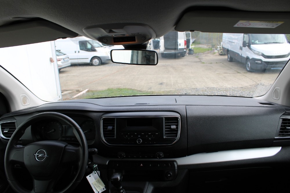 Opel Vivaro, 2.0CDTI L2H1 6míst+klima+zahrádka - 16