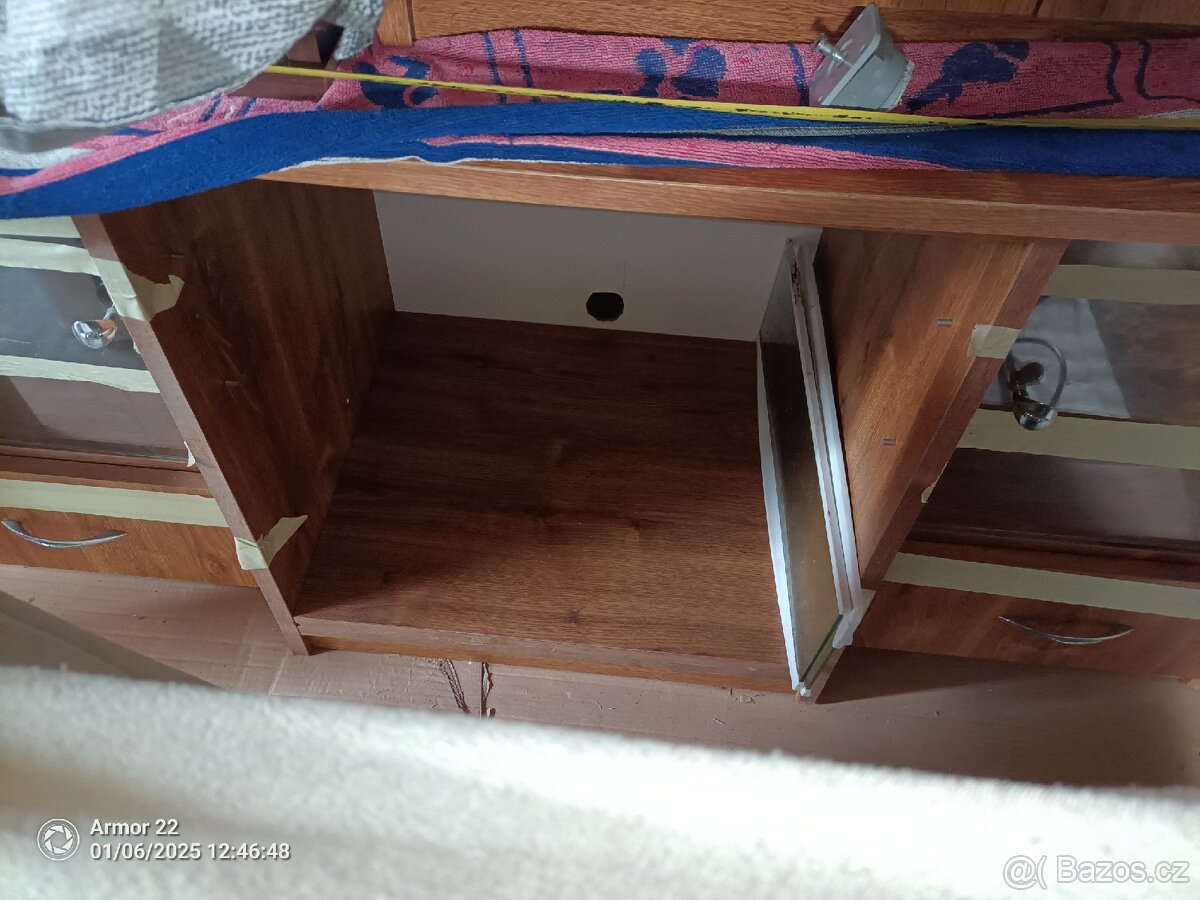 Obývací stěna a konferak - 16