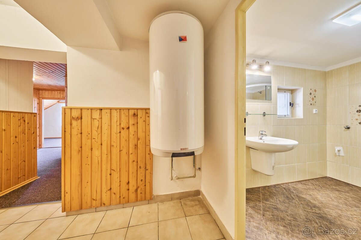 Prodej podkrovního bytu 4+1 s garáží - 16