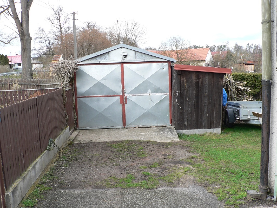 ČEKANICE - byt 4+1 s plechovou garáží a zahrádkou - 16