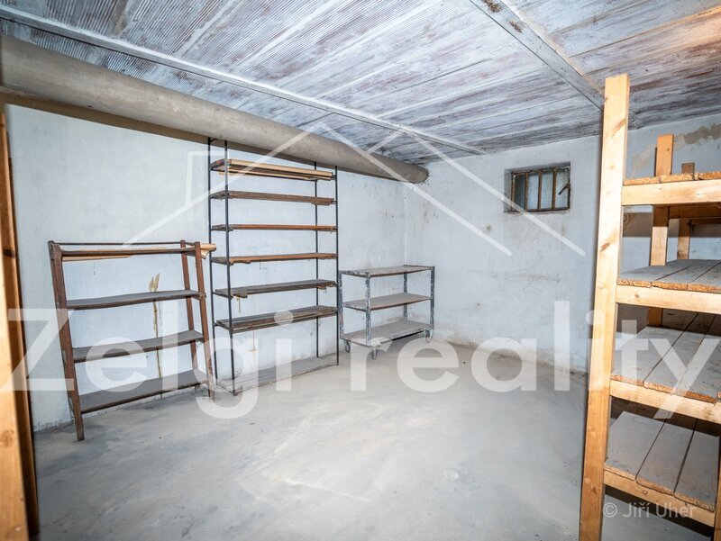 prodej vícegeneračního rodinného domu 7+2, užitná plocha 330 - 16