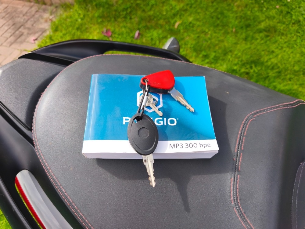 Piaggio MP3 300 LT Sport HPE (2020) TOP stav, po servisu - 16