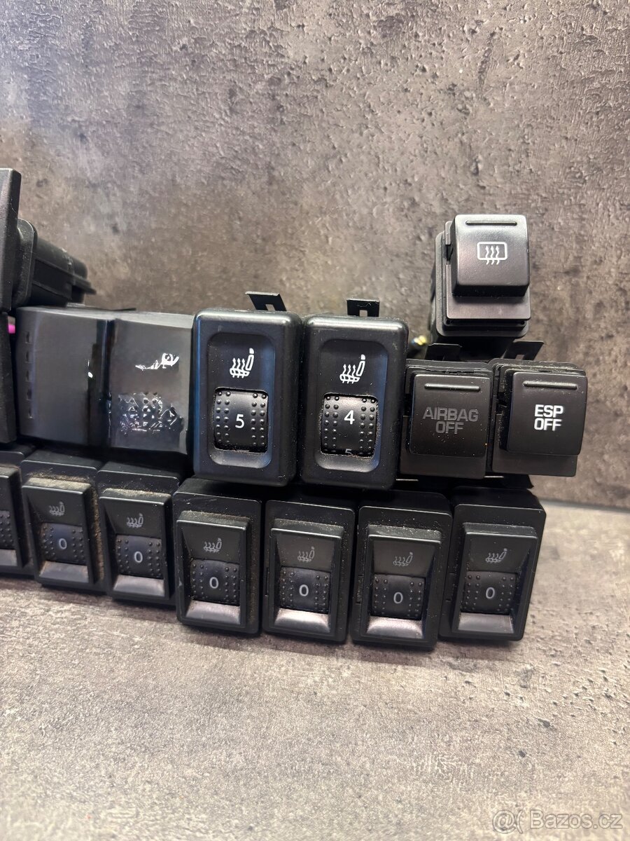 Ovladače,vypínače - 16