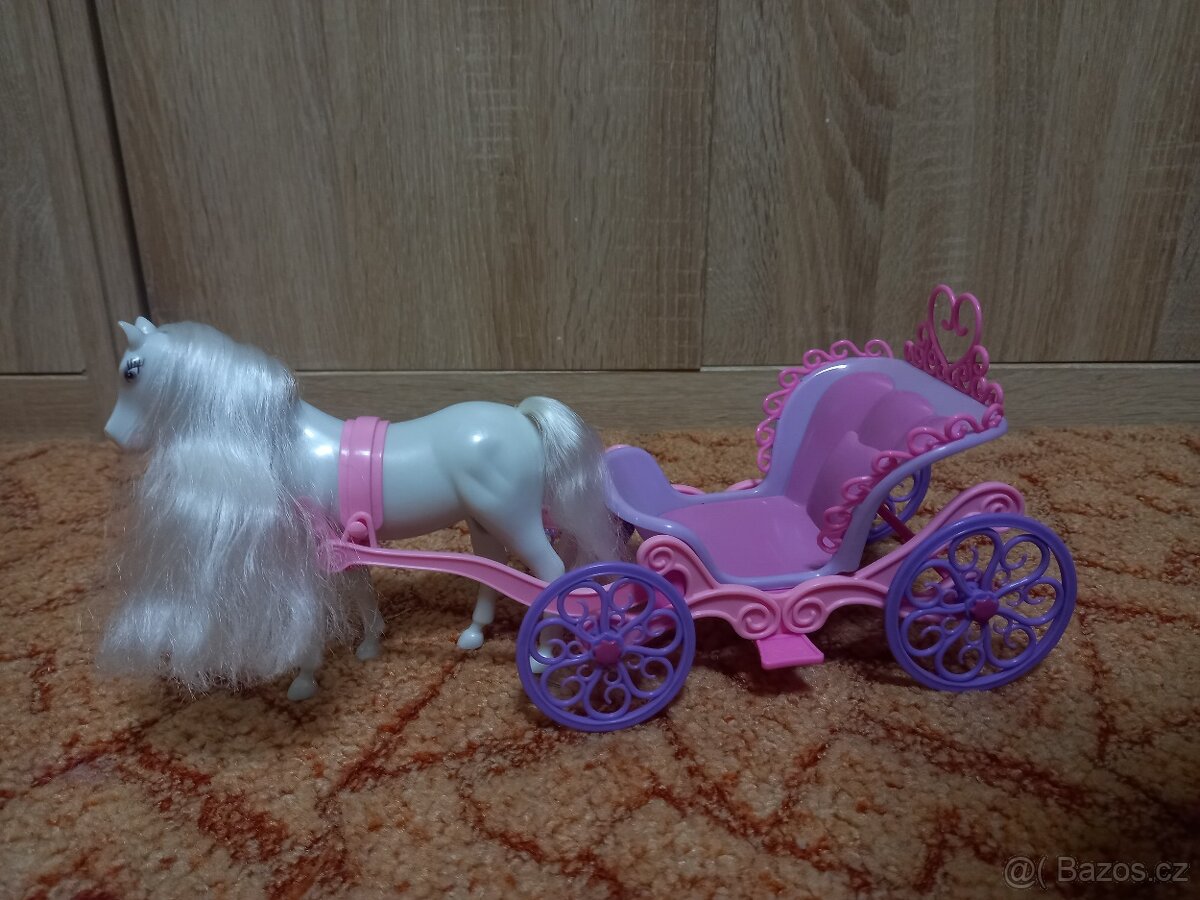 Panenky,auto,kočáry a koník - 16
