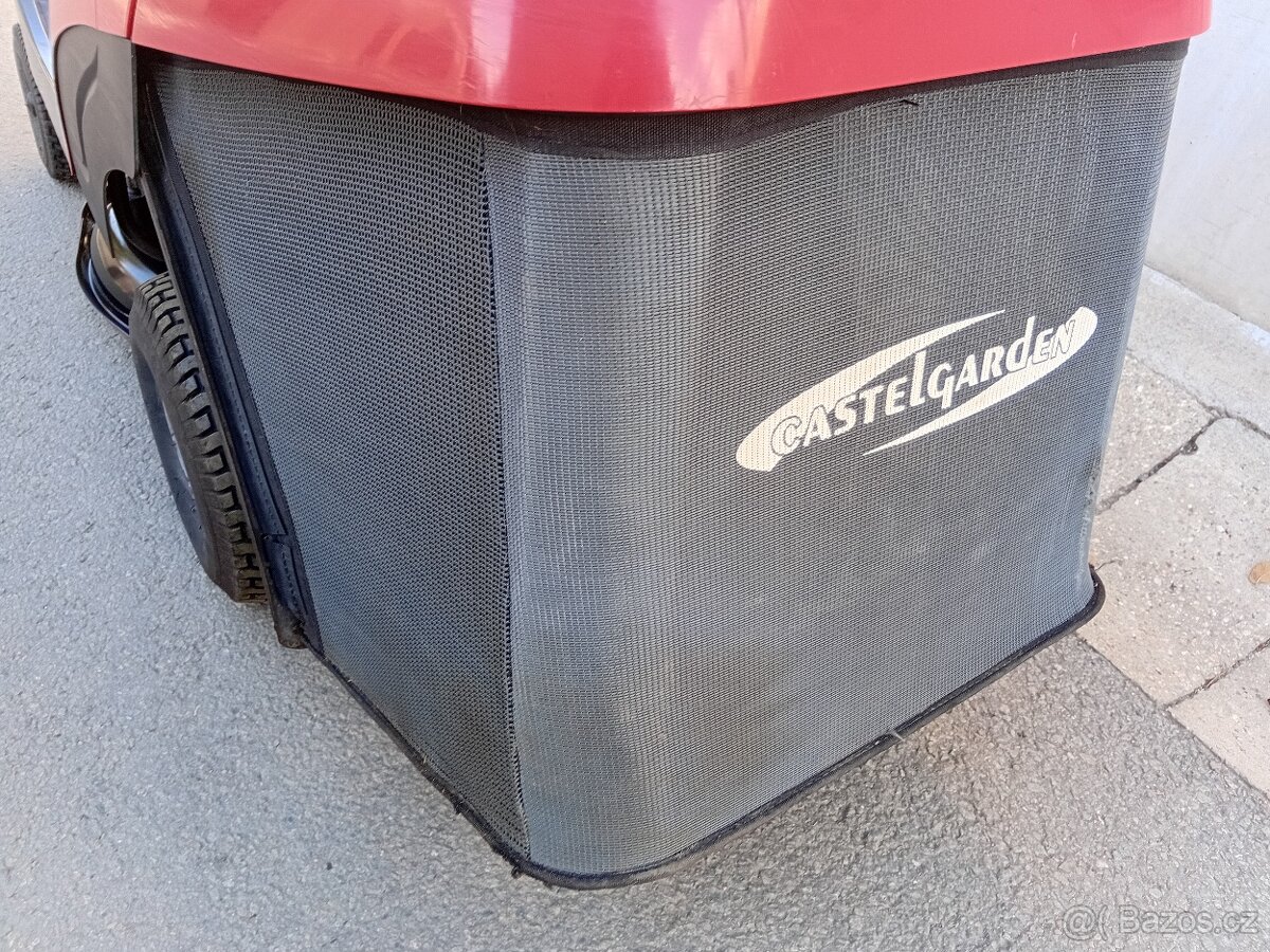 Prodám zahradní traktor Castelgarden XF130 12.5Hp - 16