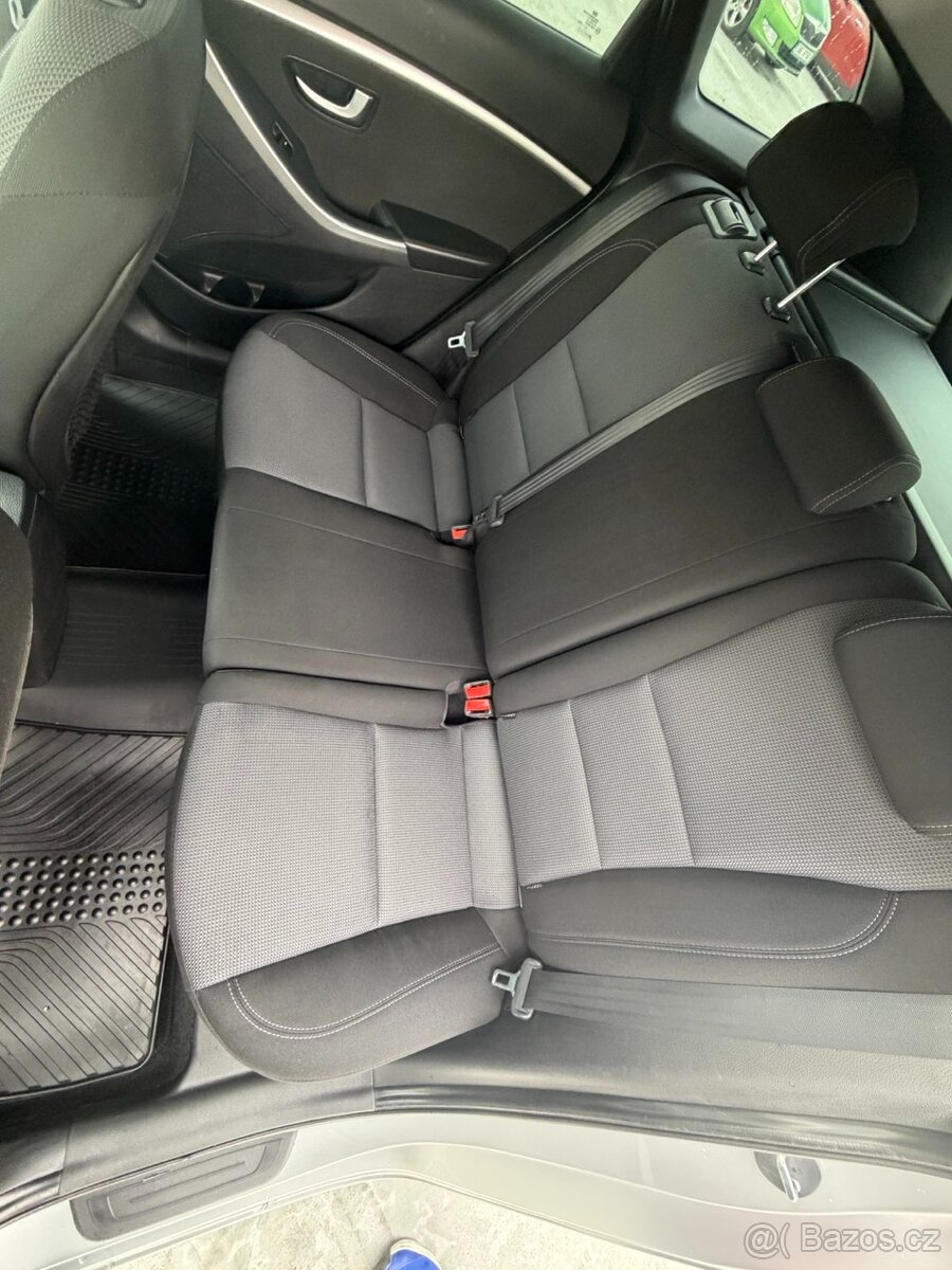 Hyundai i30 1.6 CRDi/81kW Trikolor - 16