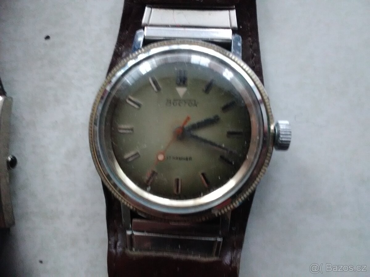 Prodám starší hodinky a budíky - nefunkční - 16