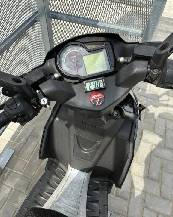 Aprilia SR 50 R, rok 2011 skůtr - 16