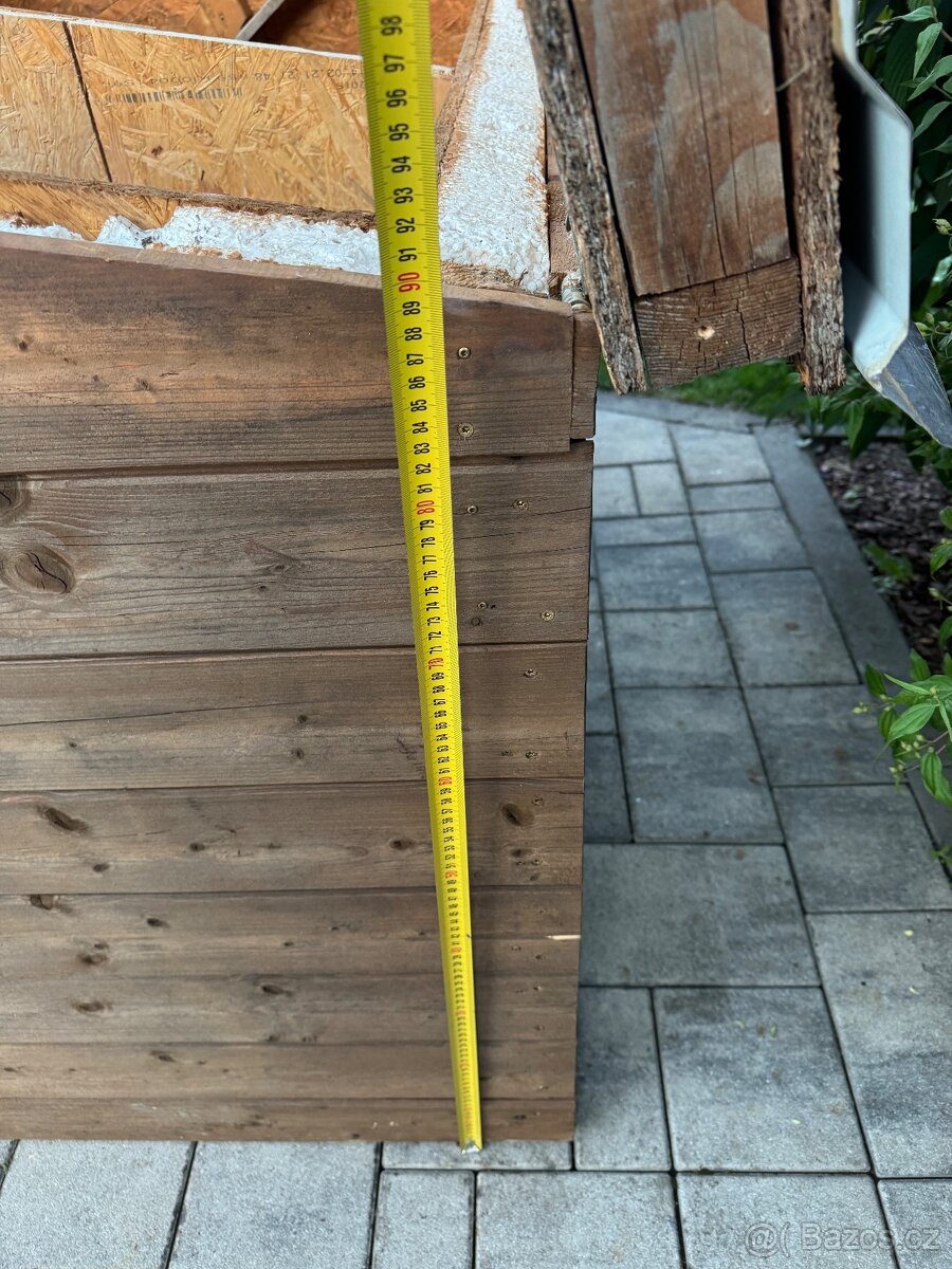 K prodeji zateplenou psí boudu pro středně velké plemeno. - 16