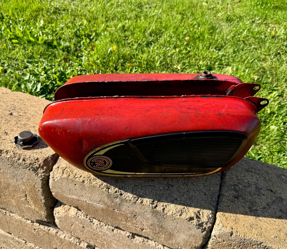 ČZ 125 175 - nádrž s víčkem - 16