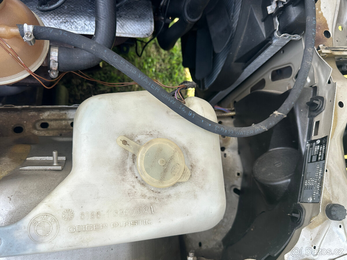 BMW 3 E30 sedan 320 i M20 1983 - 16