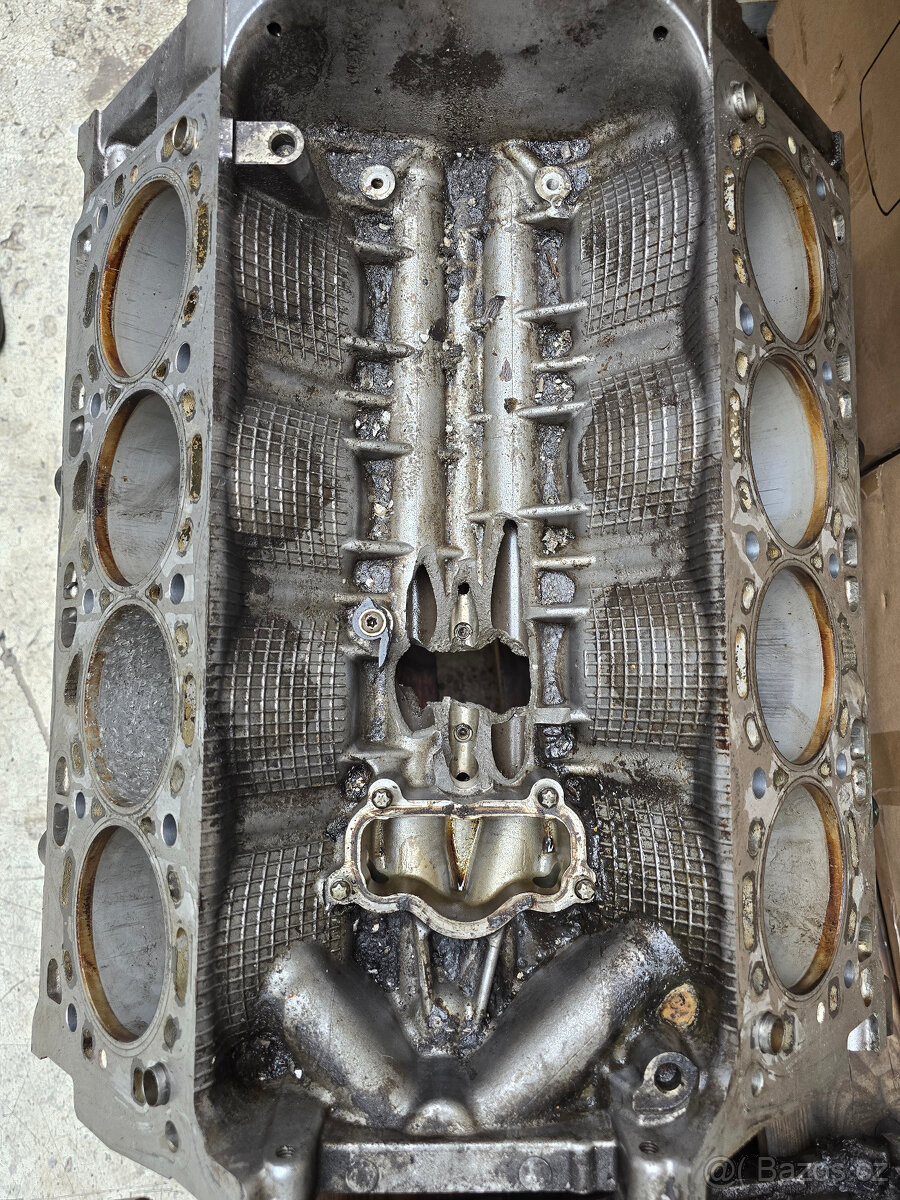 BMW F02 750Li díly - 16