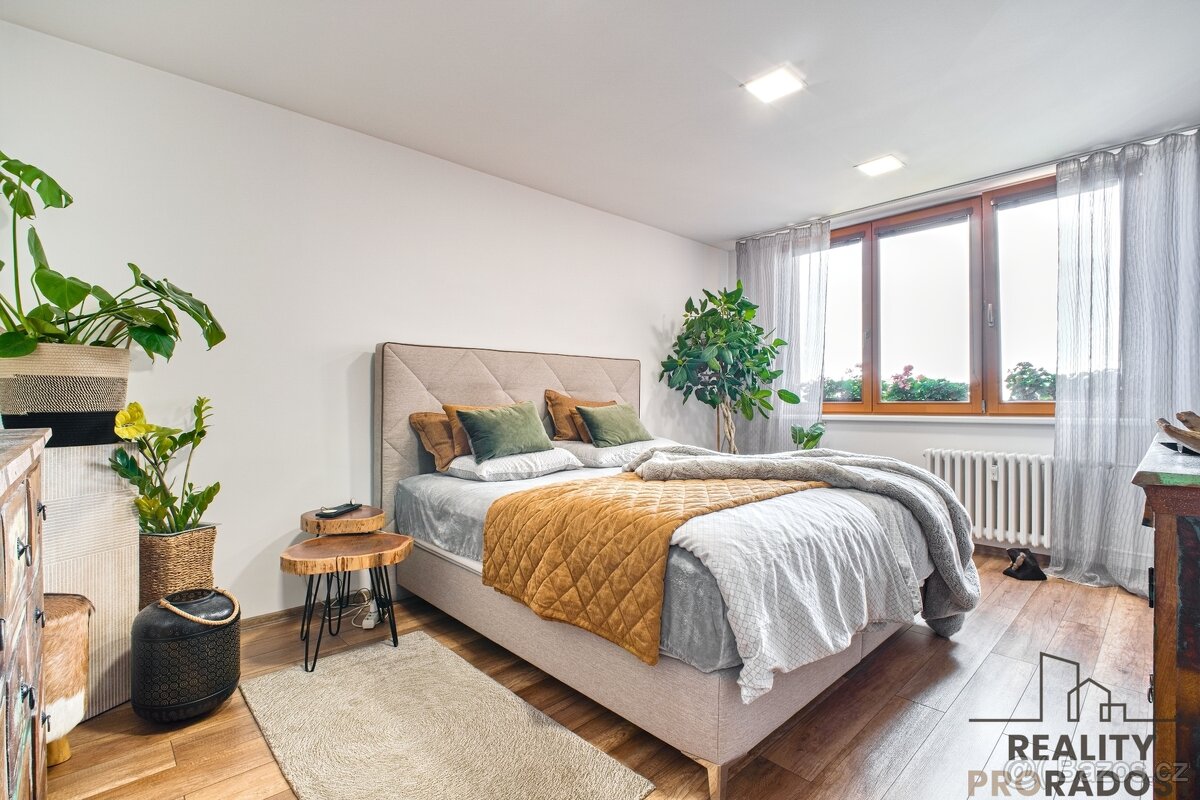 Prodej stylového bytu 3+1 se zasklenou lodžií na ul Horymíro - 16