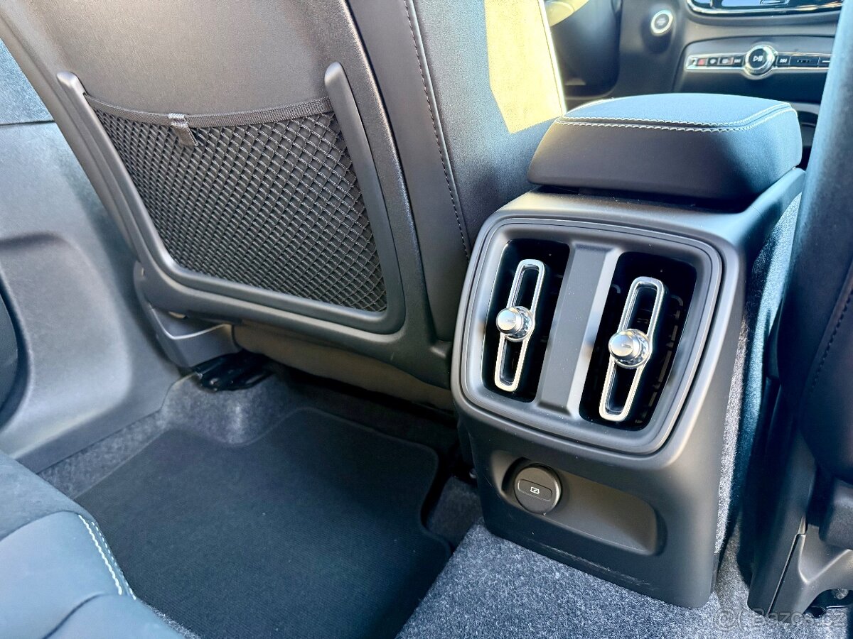 Volvo XC40 PLUS DARK, B4 FWD, 145 kW 2026 - 16