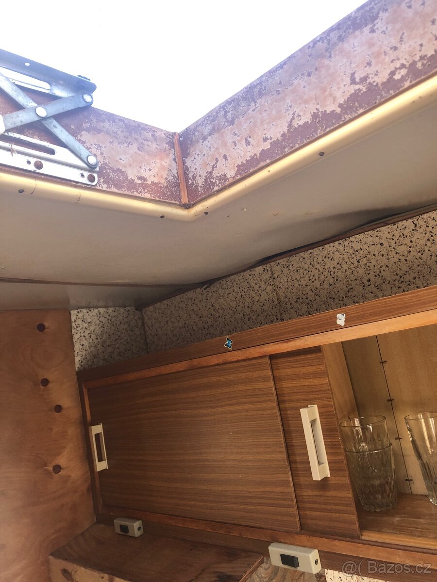 Karavan na pevné stání - 16