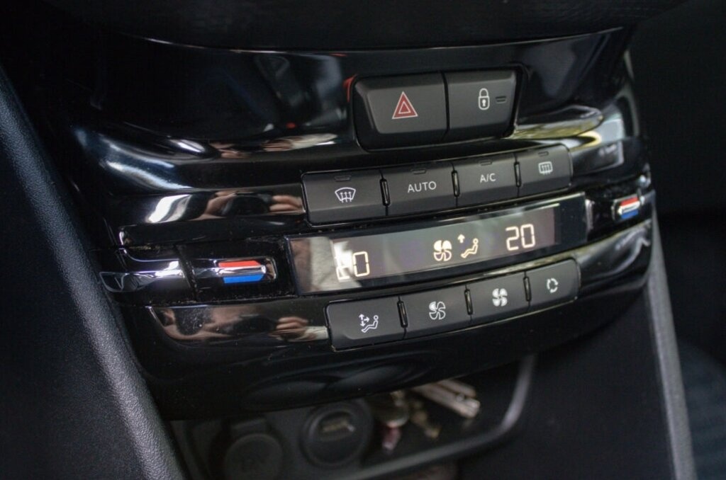 Peugeot 2008 1.2 PureTech Style - 16