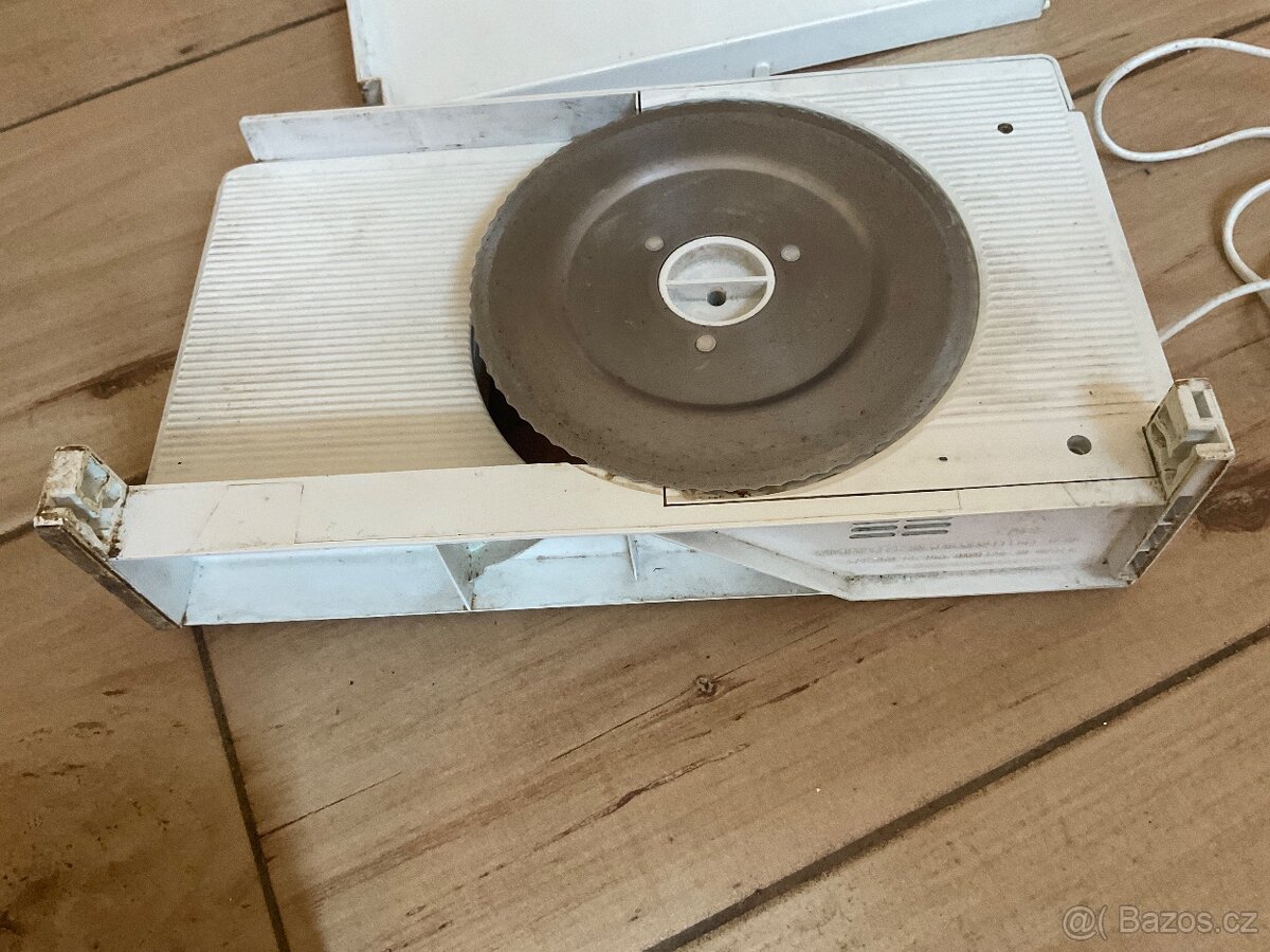 El.kráječ na chléb- Bosch - 16