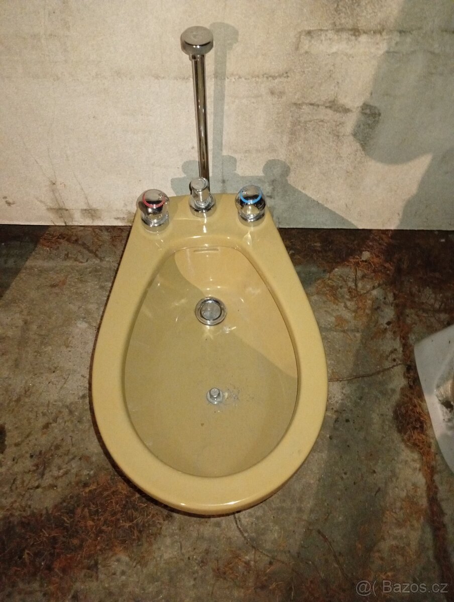 Umyvadla, bidety a WC - 16