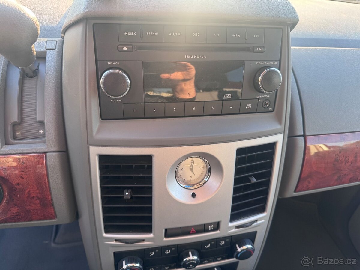 Chrysler Town Country 3,3 V6 RT 2009 DPH - 16