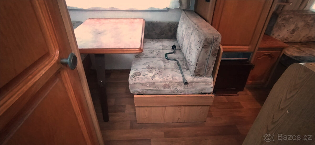 Cestovní karavan Buerstner Lux, ČR doklady, nová STK. - 16